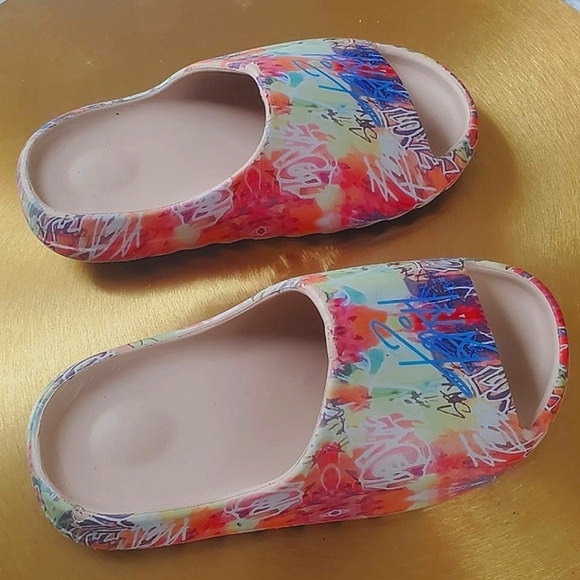 Classic Unisex Fashionable Slide Slippers  Designer Slippers Size 38 🌴 - Picture 3 of 7